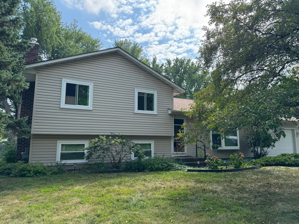 10557 104th Place N, Maple Grove