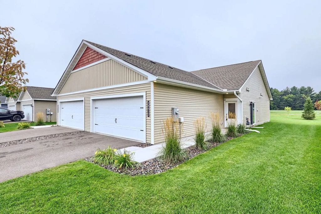 39812 Fallbrook Avenue, North Branch