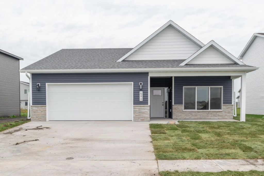 2610 37th Avenue S, Moorhead