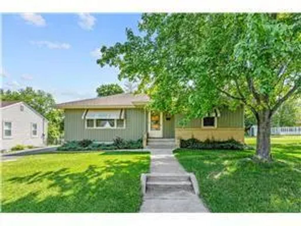 845 Spencer Street S, Shakopee