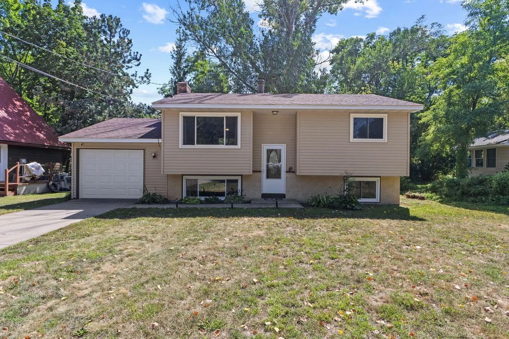 650 Birch Lane S, Shoreview