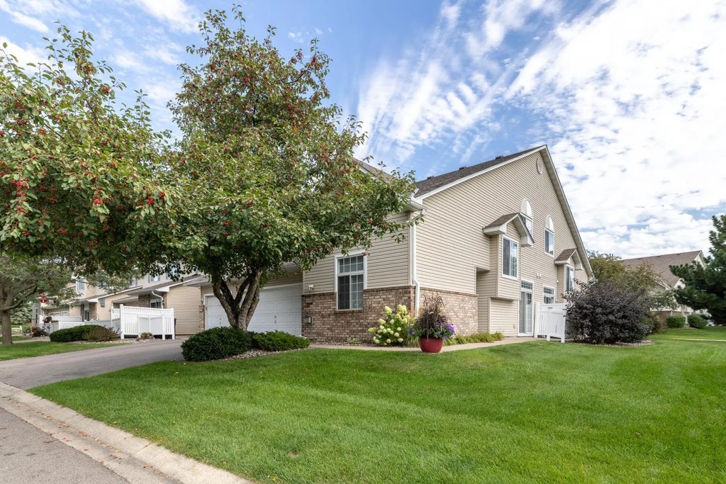 15573 Garnet Way 60, Apple Valley
