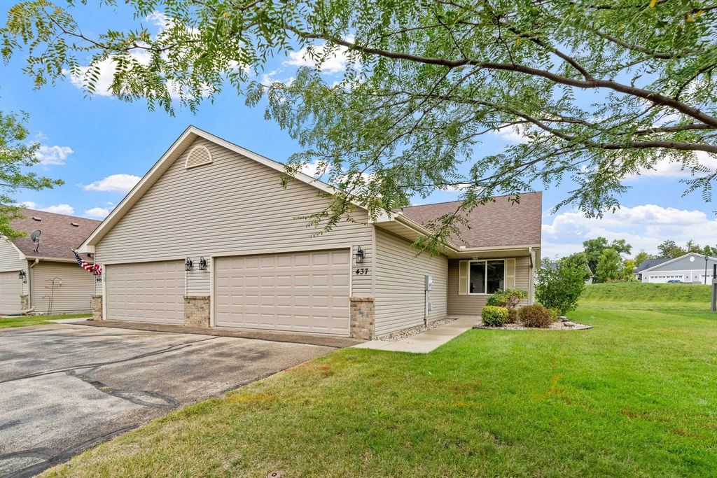 437 Meadow Lane, Norwood Young America