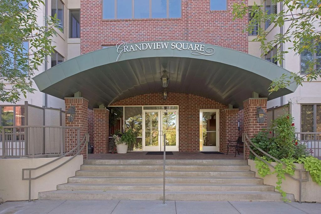 5225 Grandview Square 308, Edina