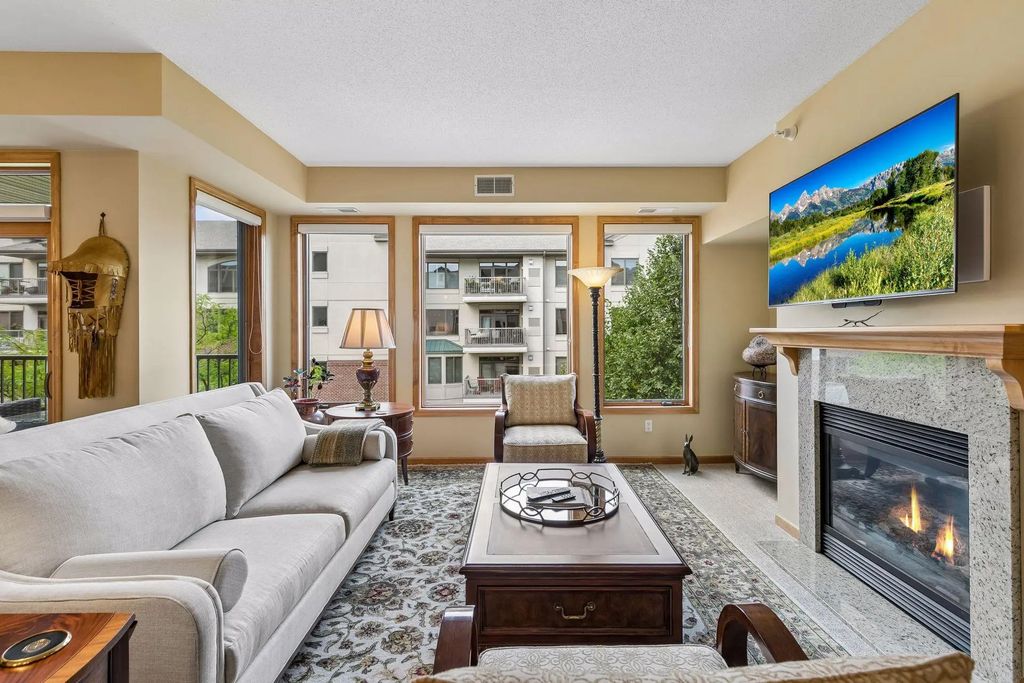 5225 Grandview Square 308, Edina