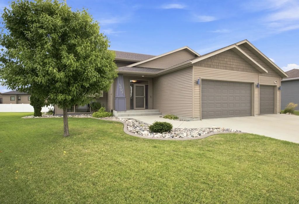 5004 Loden Court S, Fargo
