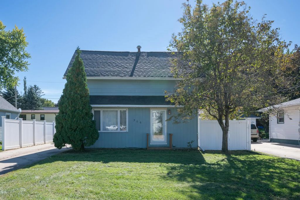 306 1st Street E, Stewartville