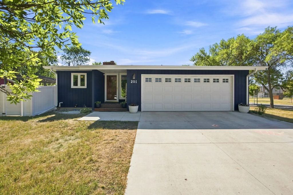 201 11th Avenue E, West Fargo