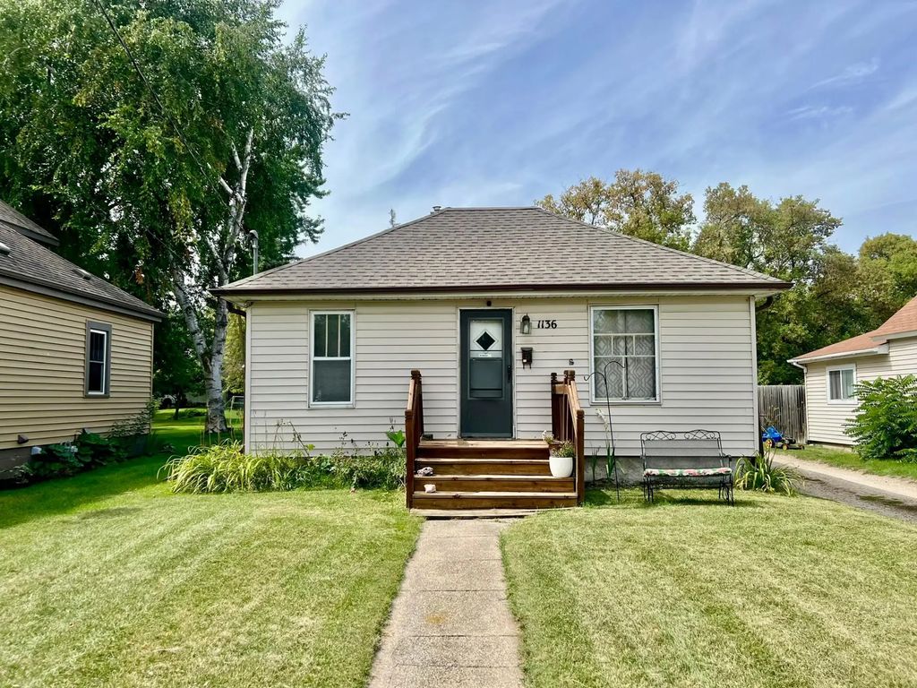 1136 West Avenue, Detroit Lakes