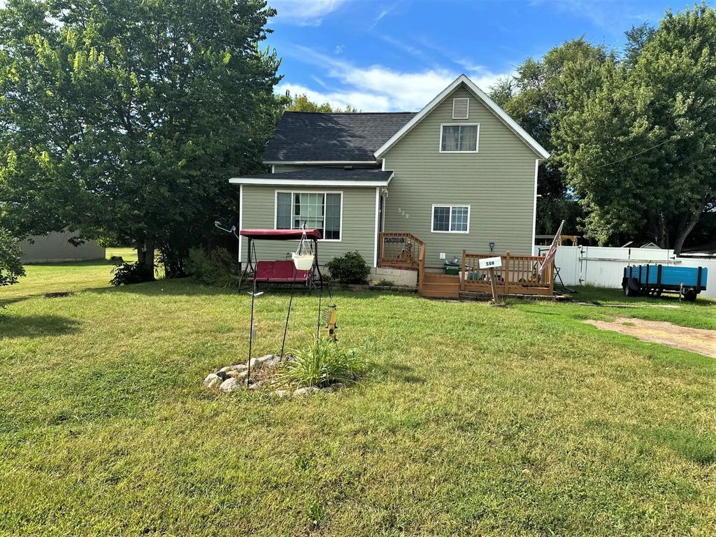559 S 1st Street, Montevideo
