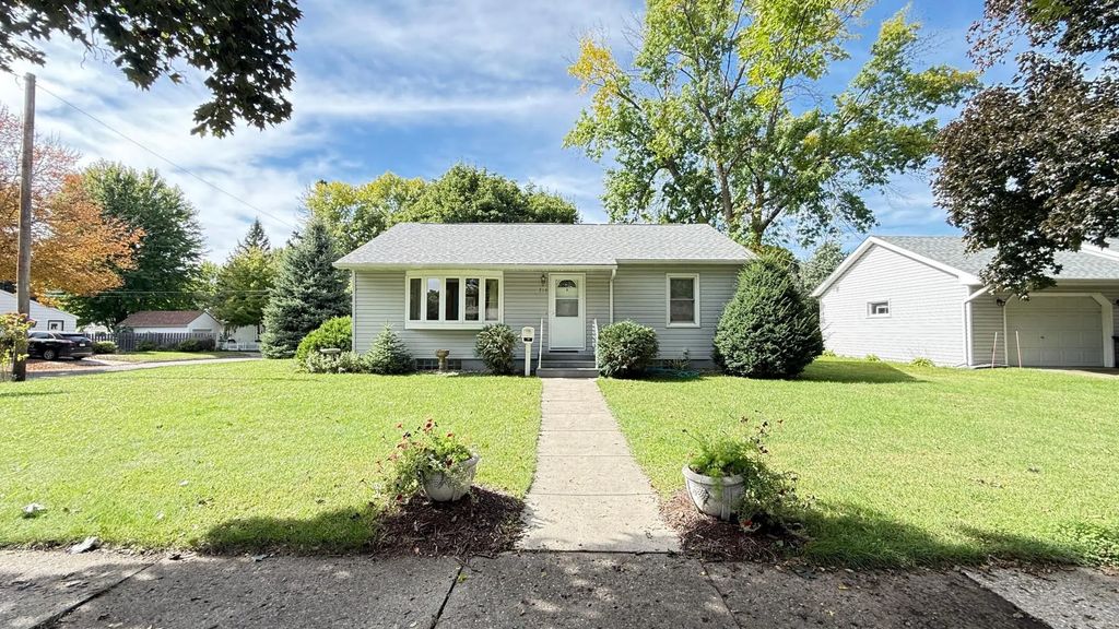 721 S 11th Street, Montevideo