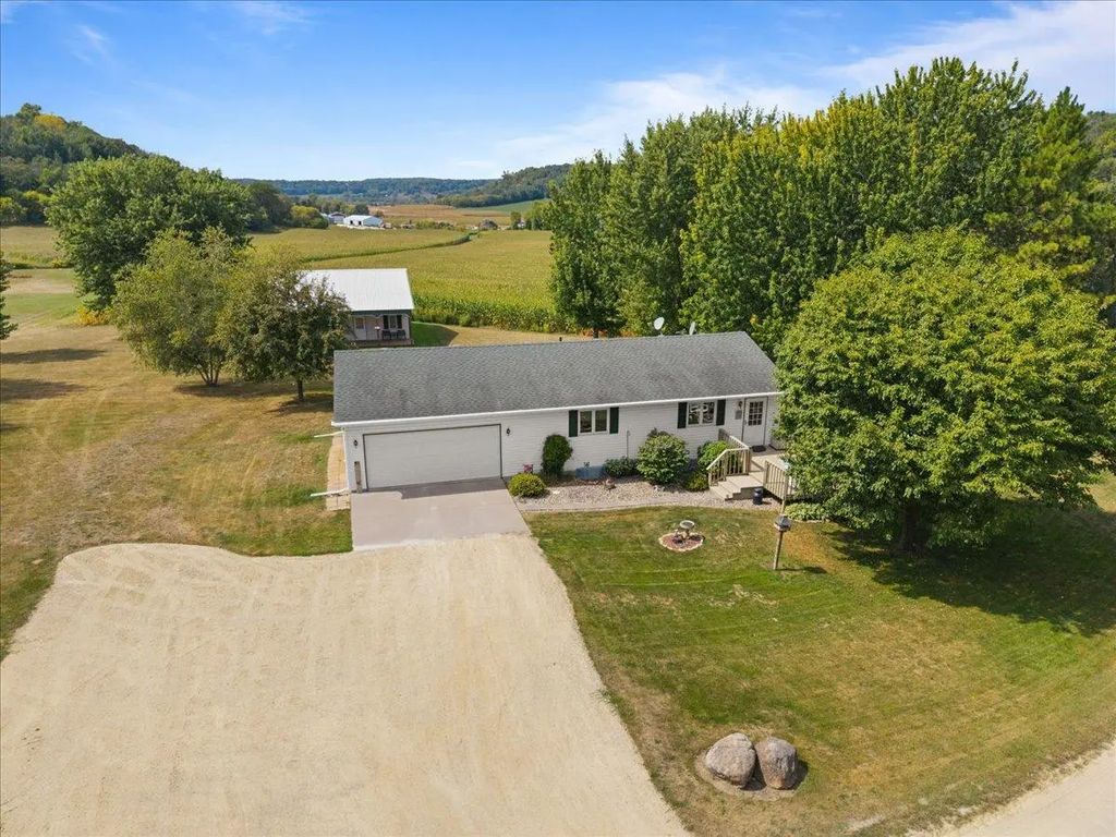 N5749 800th Street, Ellsworth