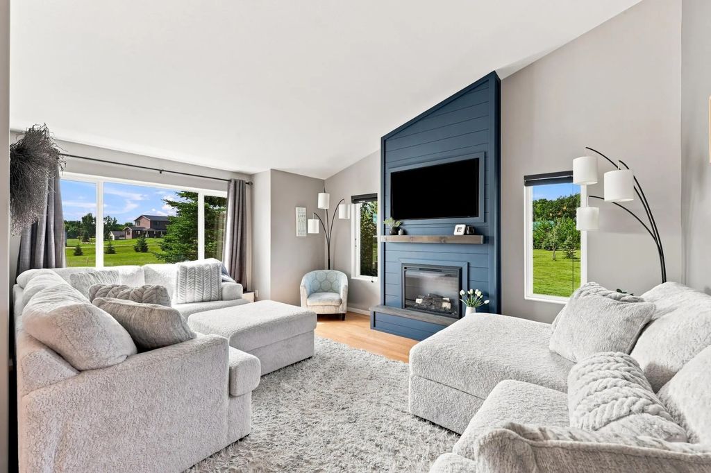 30860 Carefree Lane, Detroit Lakes