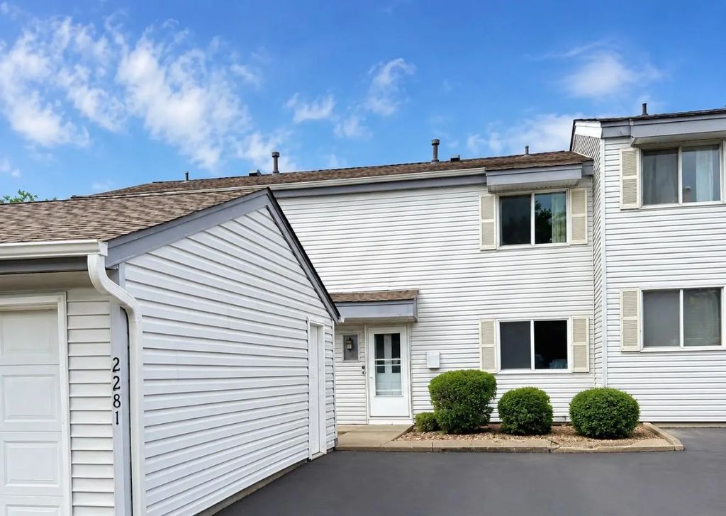 2281 Pond Avenue, Maplewood