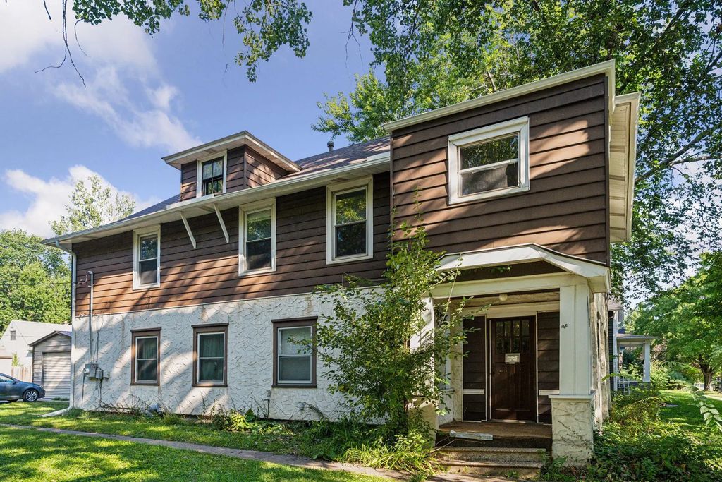 1083 Chatsworth Street N, Saint Paul