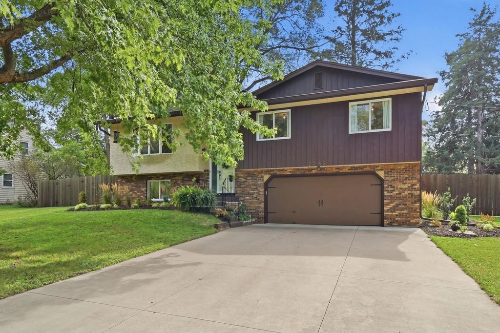 2262 Linwood Avenue E, Maplewood