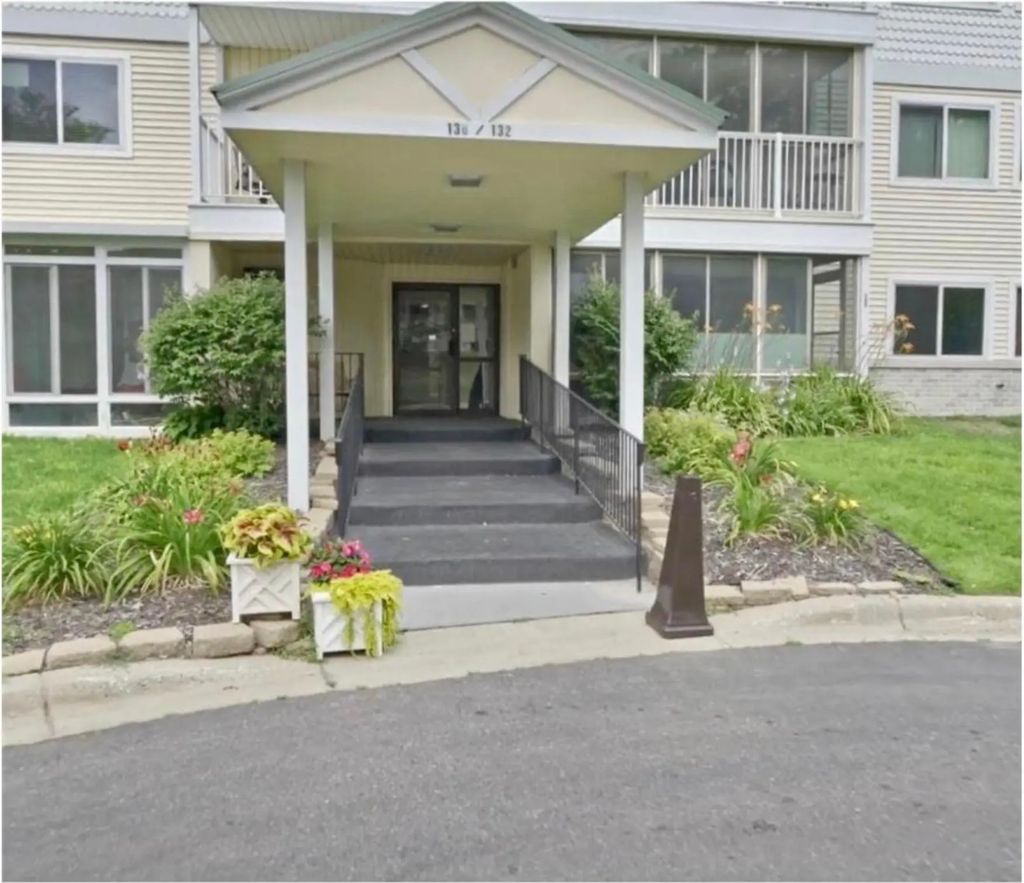 132 Demont Avenue E 326, Little Canada