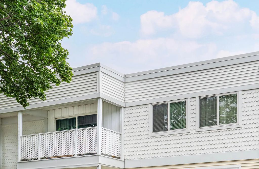 132 Demont Avenue E 326, Little Canada