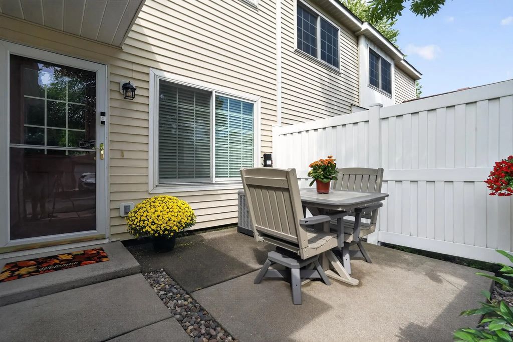 15955 Finch Lane, Apple Valley