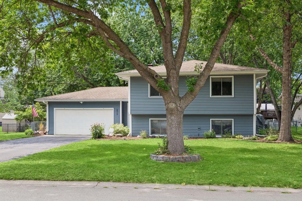 20749 Italy Avenue, Lakeville