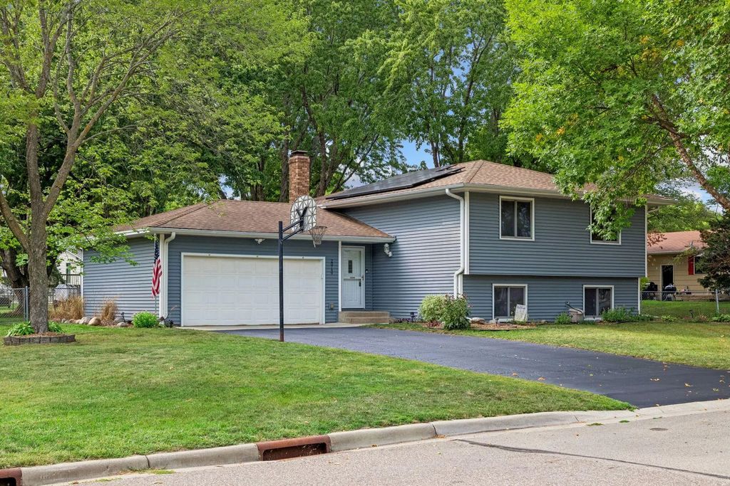 20749 Italy Avenue, Lakeville