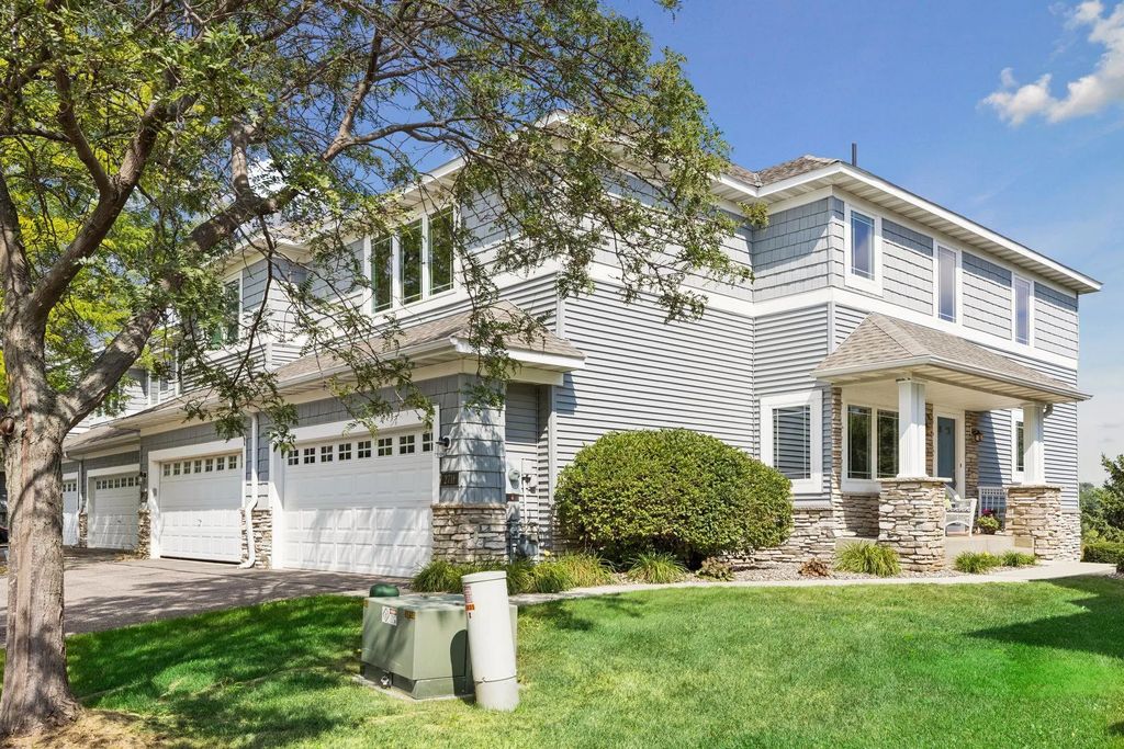 2711 Spy Glass Drive, Chaska