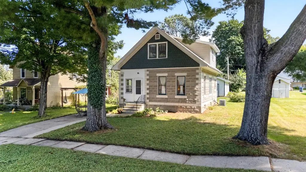 704 Kenilworth Avenue S, Lanesboro