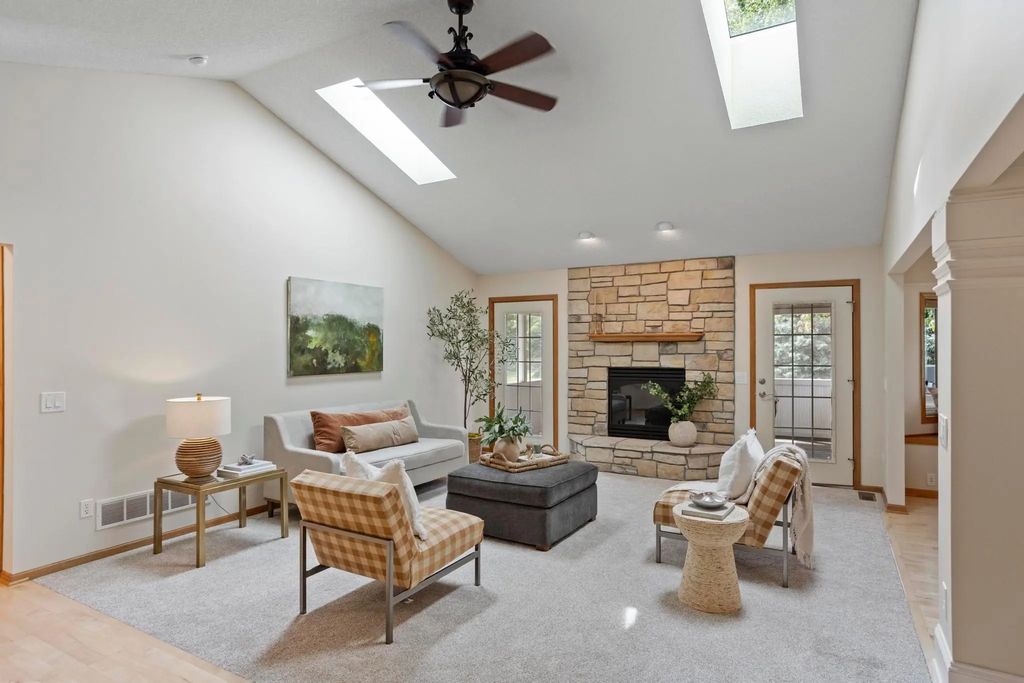 2452 Eagle Valley Drive, Woodbury