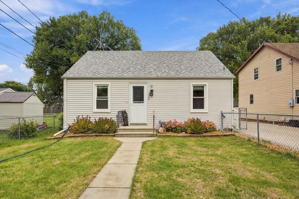 1216 4th Avenue N, Moorhead