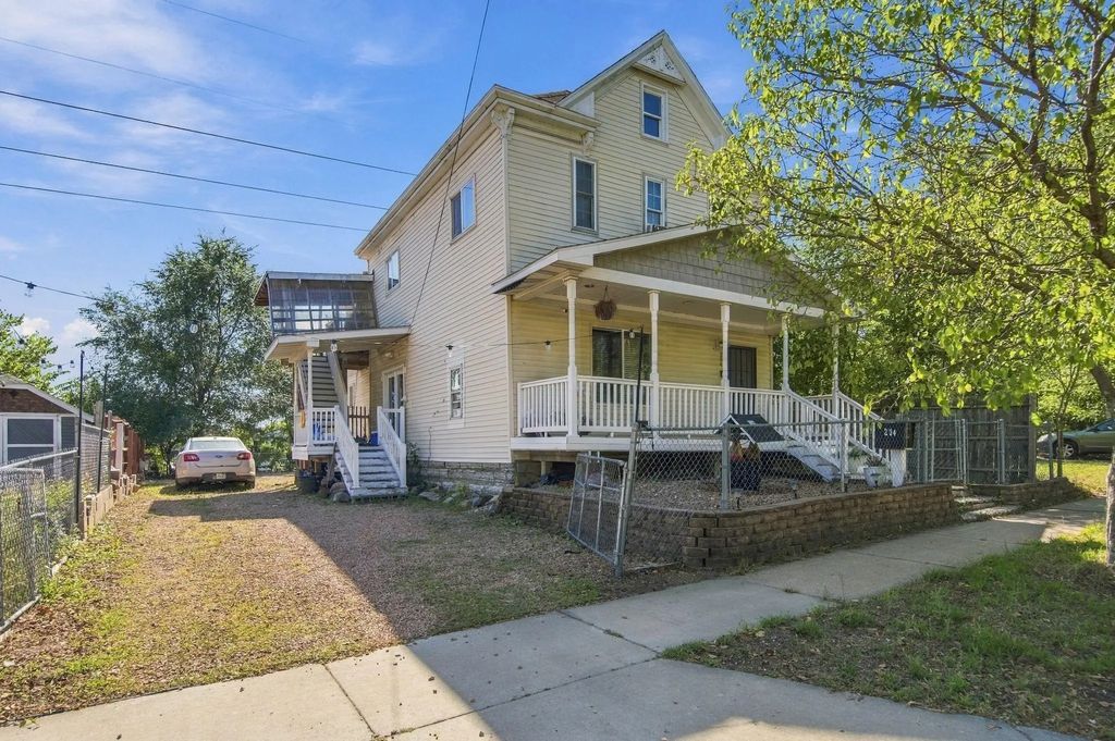 204 Acker Street E, St Paul