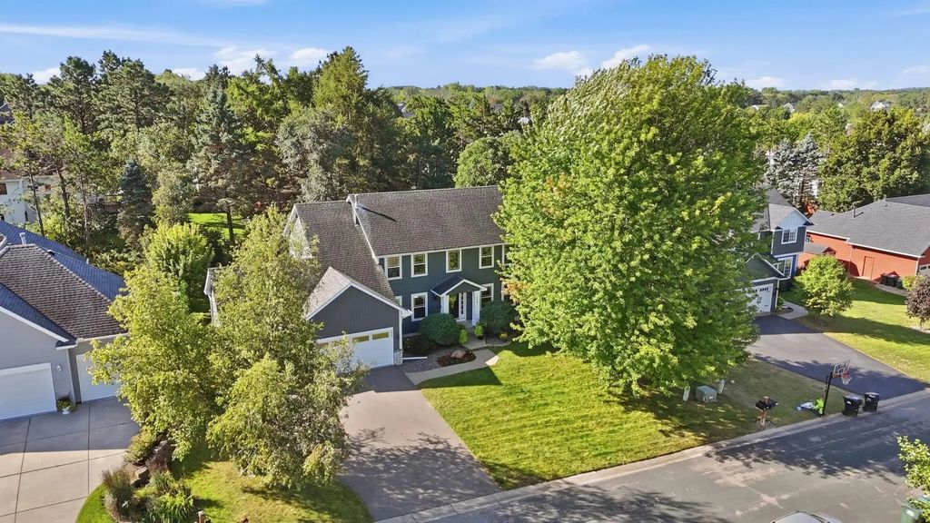 555 White Pine Way, Eagan