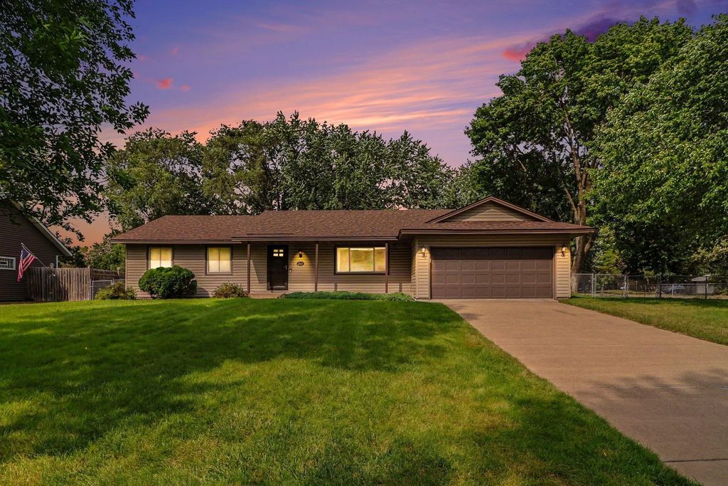 2001 102nd Avenue Nw, Coon Rapids