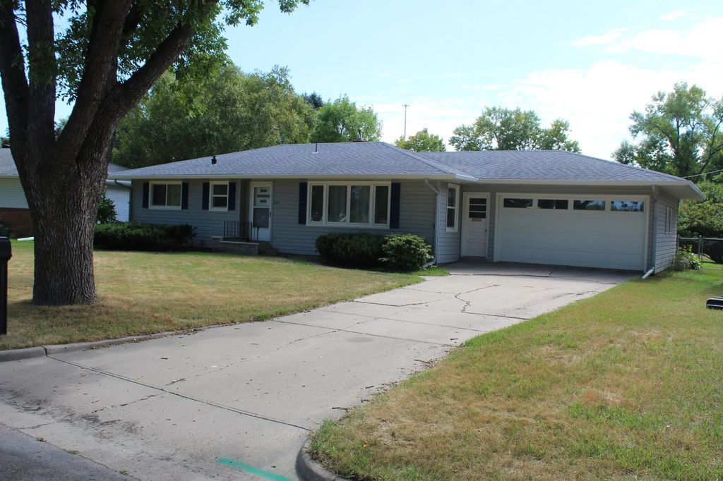 2618 Rivershore Drive S, Moorhead