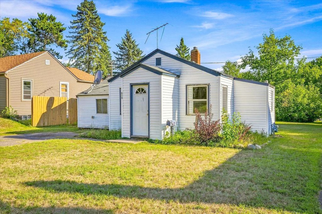 519 Forest Avenue W, Mora