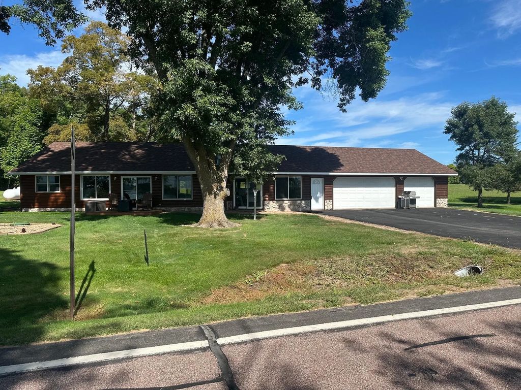 10856 County Road 10, Brainerd