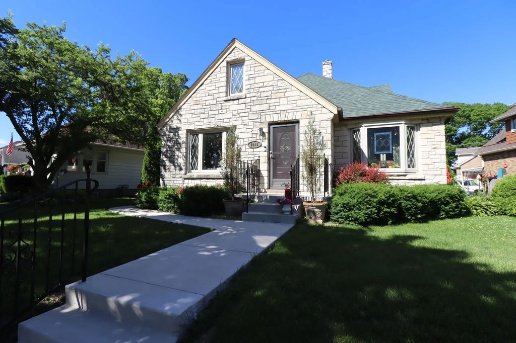 2141 S Livingston Terrace, West Allis