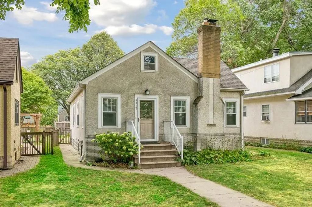 5217 Columbus Avenue, Minneapolis