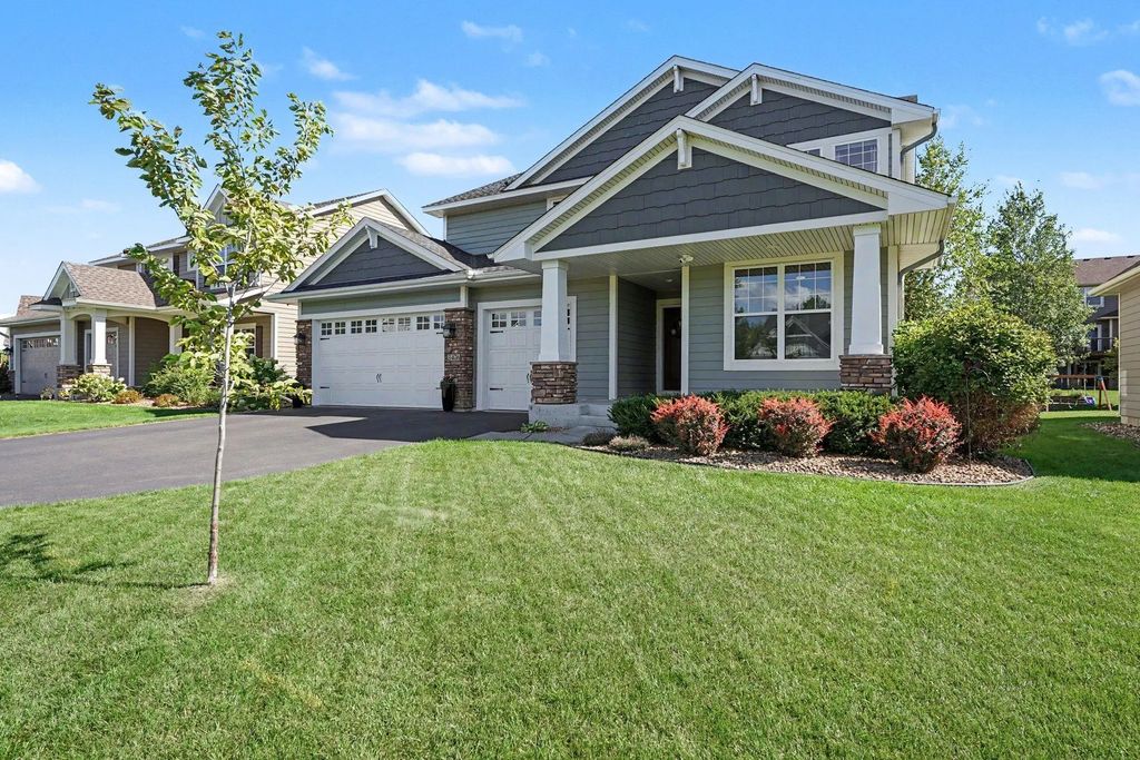 3476 Sawgrass Trail W, Eagan