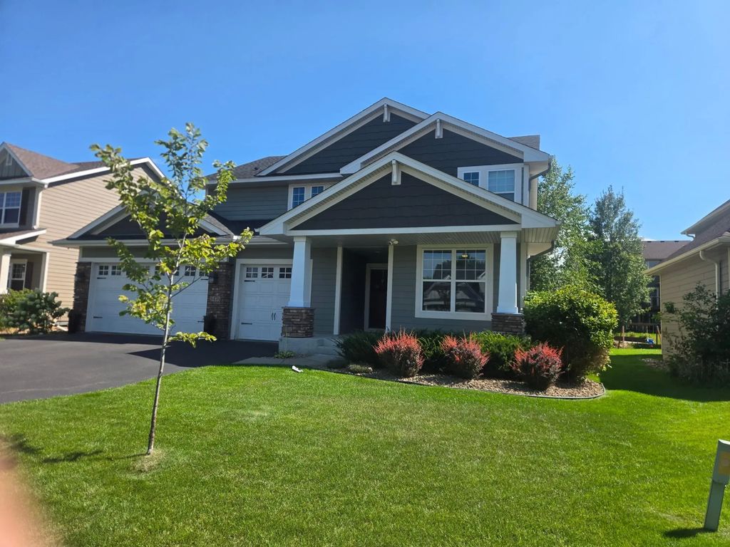 3476 Sawgrass Trail W, Eagan