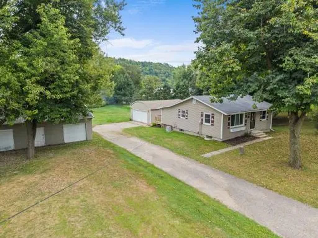 405 1st Street, Plum City
