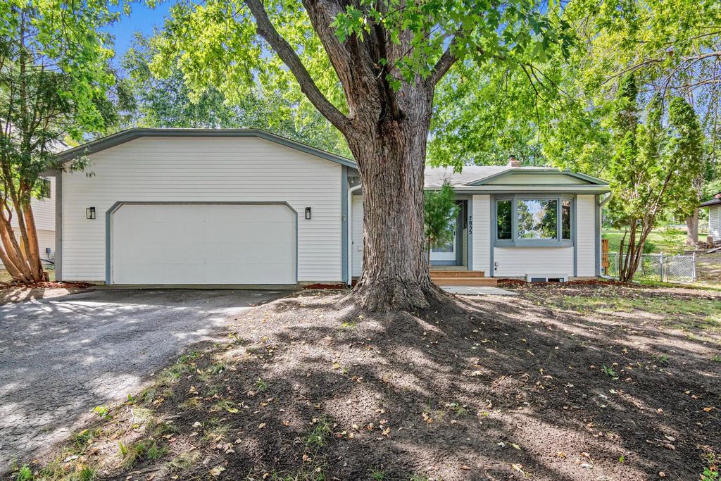 7855 Polaris Lane N, Maple Grove