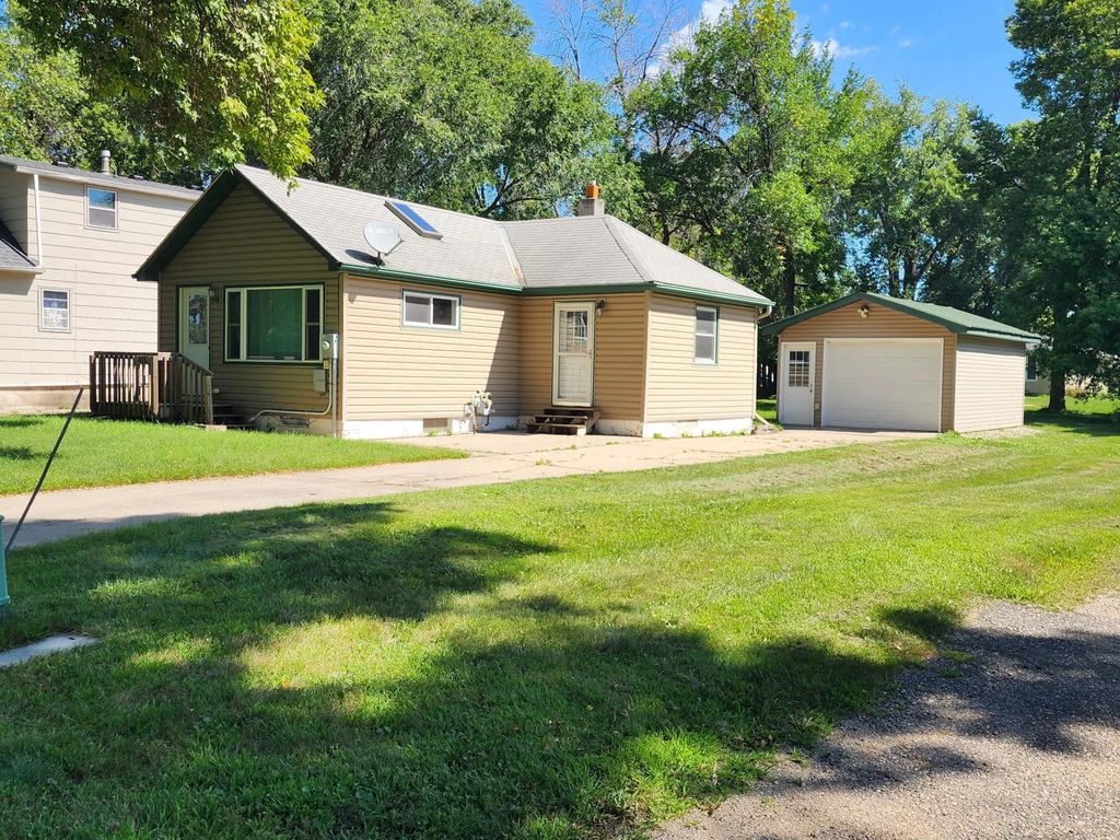 411 15th Street Se, Willmar