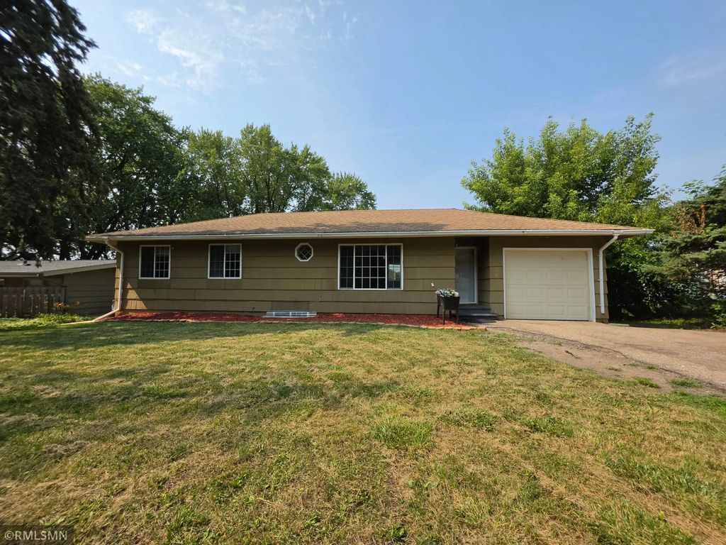 1306 Woodhill Road, Burnsville