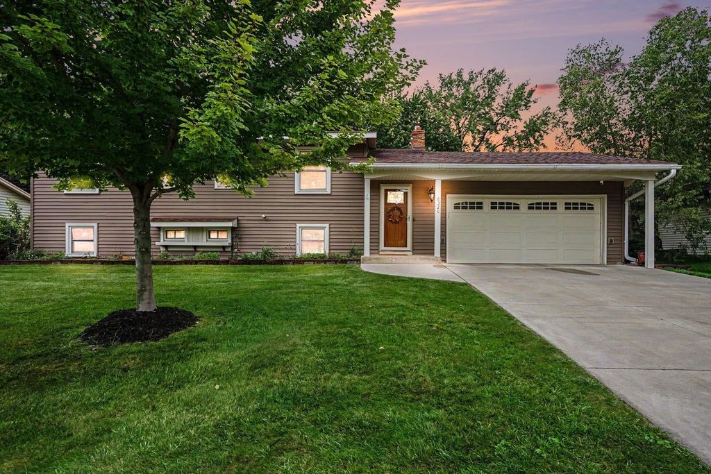 8320 Isle Avenue S, Cottage Grove