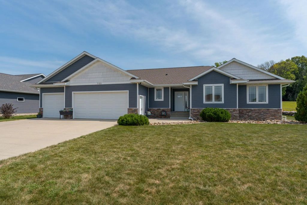 705 Maple Lane, Eagle Lake