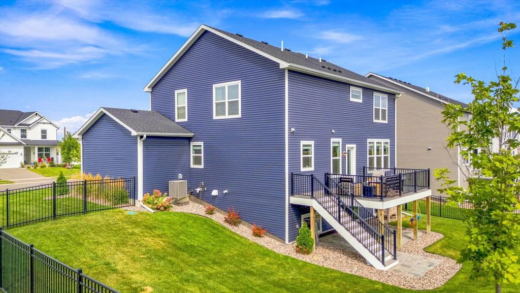 4949 Obsidian Way, Victoria