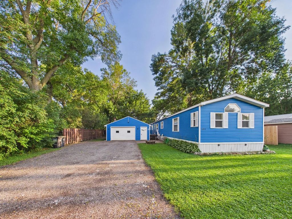 701 Oak Avenue, Madison Lake
