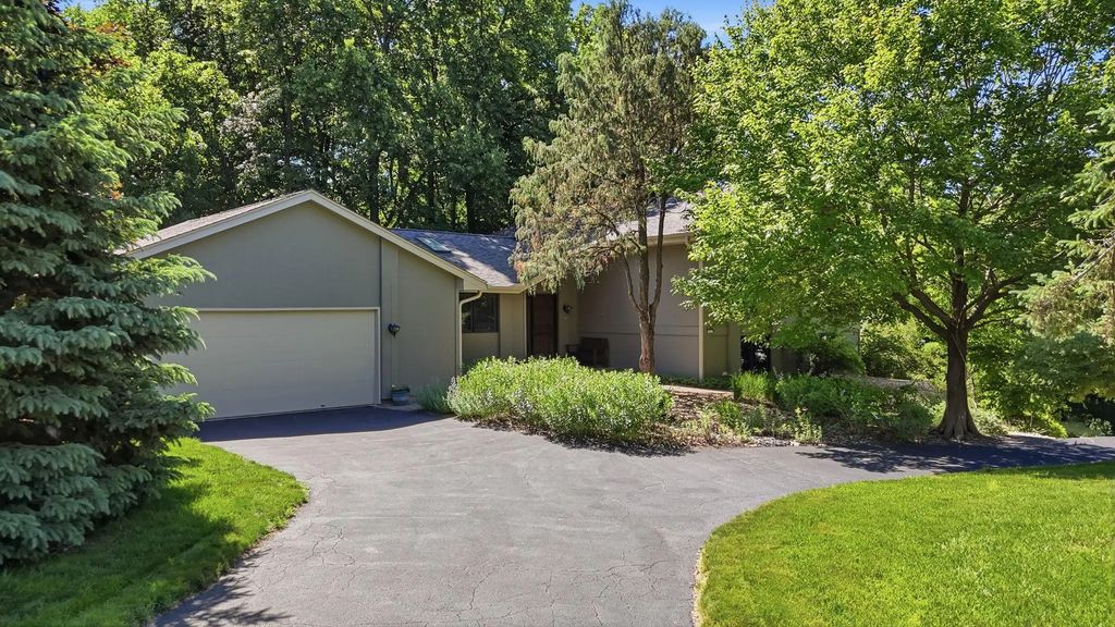 3610 Evergreen Lane N, Plymouth