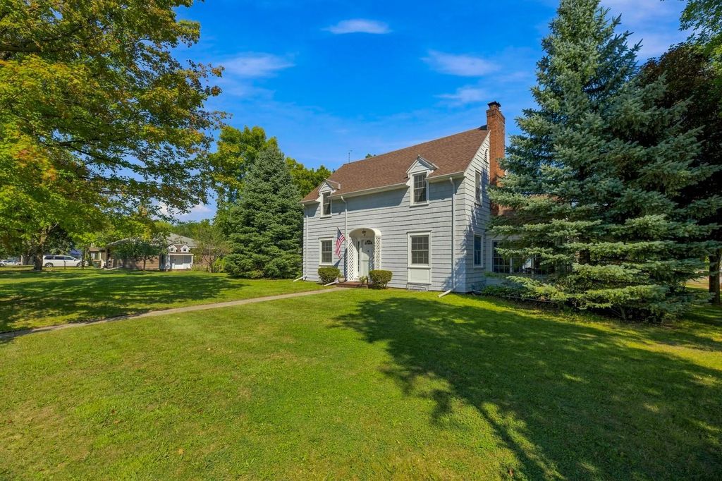 1416 Hennepin Avenue N, Glencoe