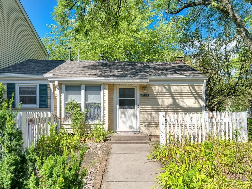 4954 Grenwich Trail N, Oakdale